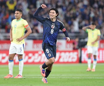 10月のブラジル戦でもゴールを決めていたＭＦ南野拓実(中)