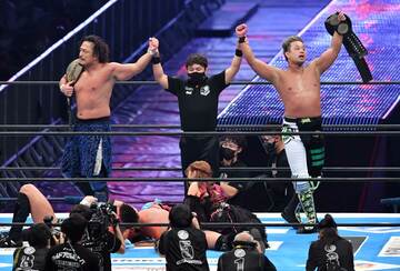  ＩＷＧＰタッグ王座を初戴冠したＹＯＳＨＩ―ＨＡＳＨＩ（右）と後藤（東スポWeb）