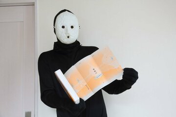 覆面ホラー作家の雨穴