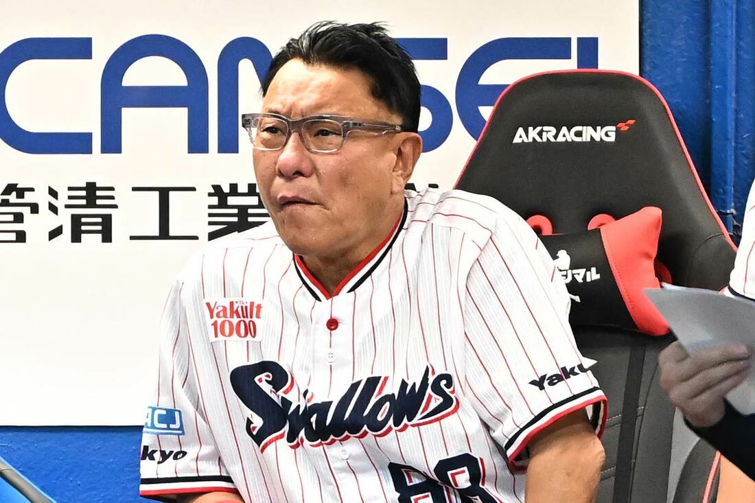 険しい表情の池山監督