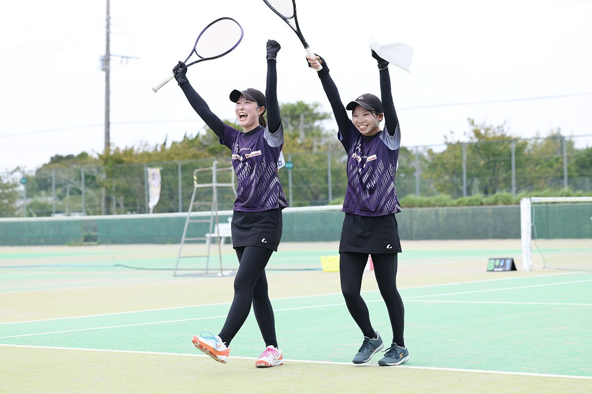 インカレ女子ダブルスで優勝した中谷さくら(左)と前田梨緒(画像提供:SOFT TENNIS Navi)