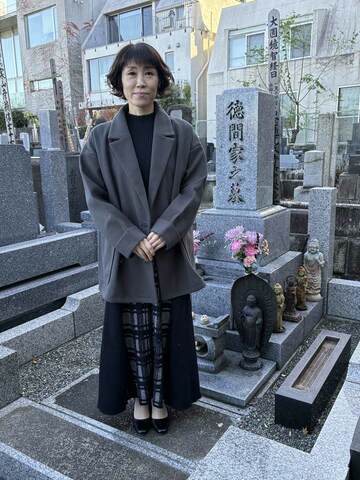 東京・西麻布の長谷寺で紅白出場の墓前報告を行った水森かおり