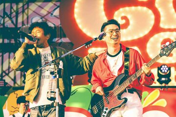 浜田雅功（左）とハマ・オカモト（ⓒGOBU GOBU Festival 撮影：渡邉一生）