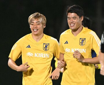 ランニングする伊東（左）と酒井