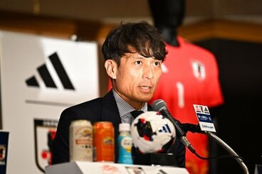 会見した宮本恒靖会長