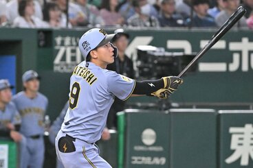 プロ1号本塁打を放った立石正広