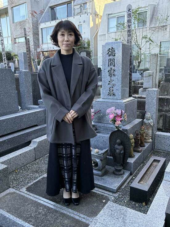 東京・西麻布の長谷寺で紅白出場の墓前報告を行った水森かおり