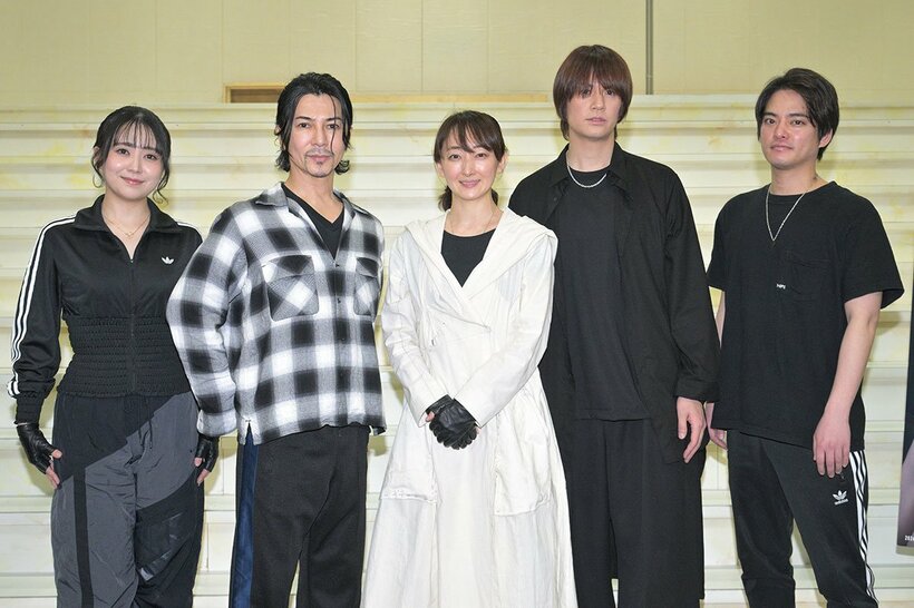 左から熊谷彩春、武田真治、花總まり、浦井健治、中山優馬