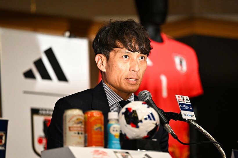 会見した宮本恒靖会長