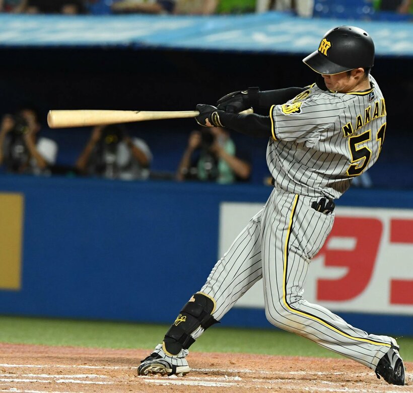  ８回、適時打を放つ阪神・中野（東スポWeb）