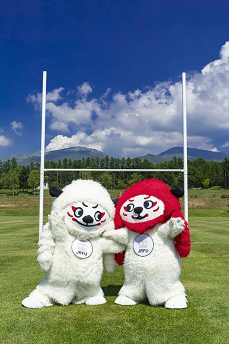  日本ラグビー協会の公式マスコットとなった「レンジ―」（左がレンで右がジー＝日本ラグビーフットボール協会提供）
