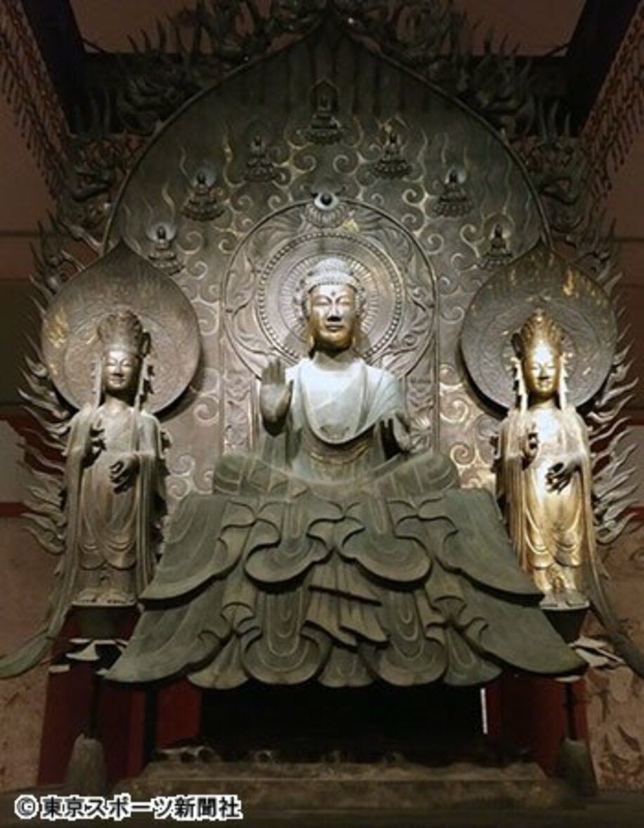  再現した法隆寺釈迦三尊像（クローン文化財）