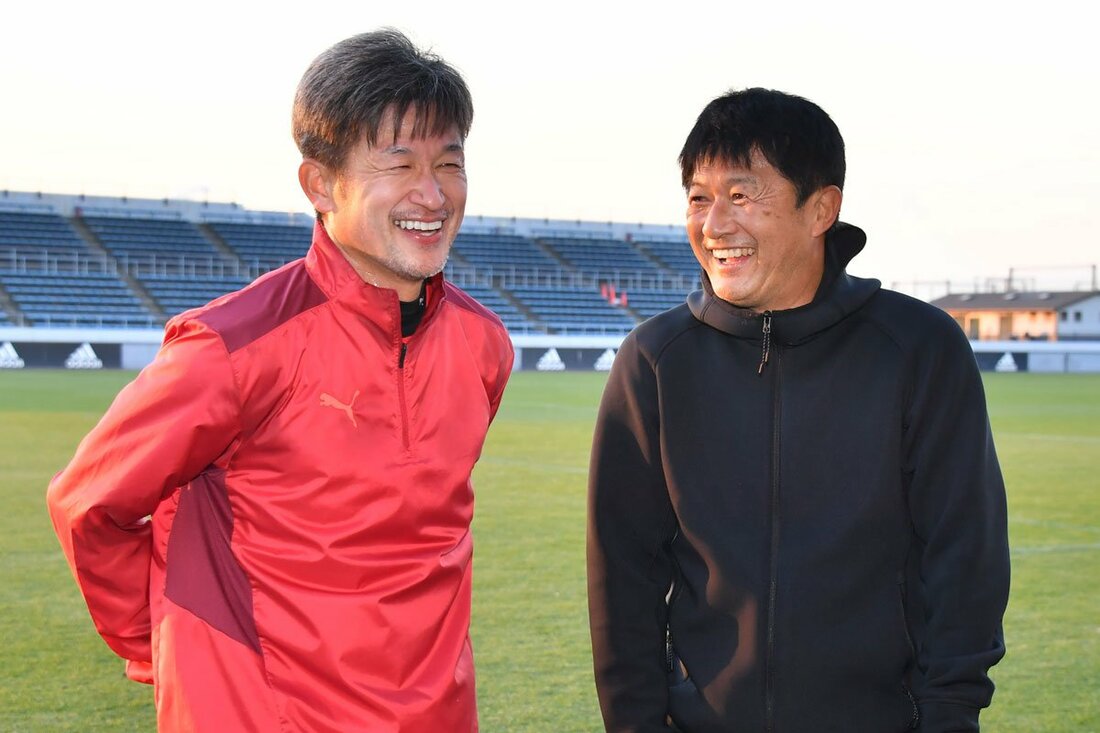 カズの自主トレに、よく顔を出している武田修宏氏(写真は2021年)