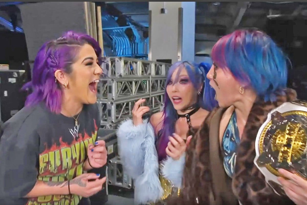 アスカ(右)とカイリ・セイン(中)は因縁のあるベイリーをチームに誘ったが…（©AbemaTV,Inc.）