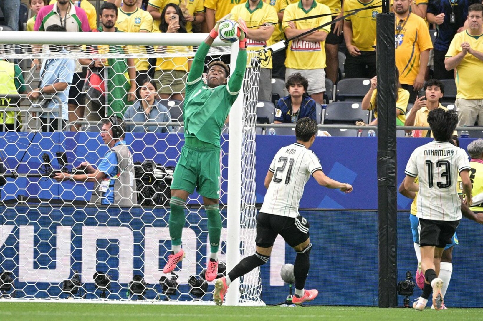 ブラジル戦でも好セーブを連発した鈴木彩艶