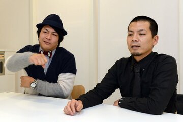 解散を発表した天竺鼠の川原克己(右)と瀬下豊