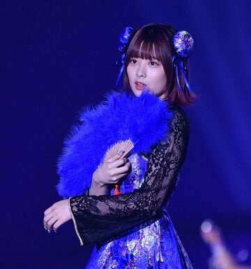 妖艶なコスプレを披露する加藤乃愛