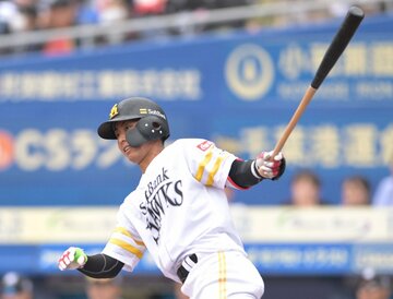 ５回、２打席連続の適時打を放った今宮健太