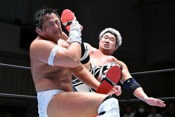 大先輩のタイチ(左)を、真っ向勝負で下したYuto-Ice