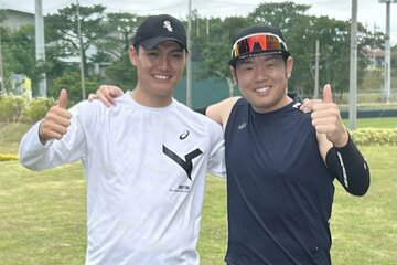 自主トレを公開した西純矢（左）と西勇輝