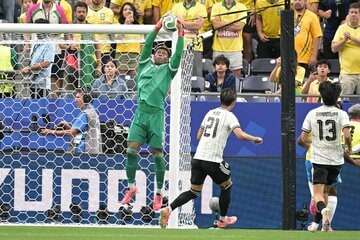 ブラジル戦でも好セーブを連発した鈴木彩艶