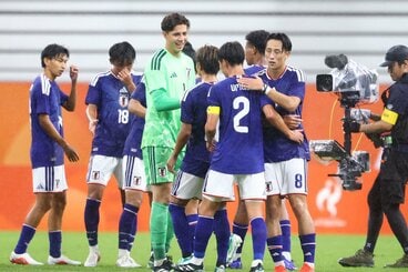 試合に勝利し喜ぶ日本イレブン