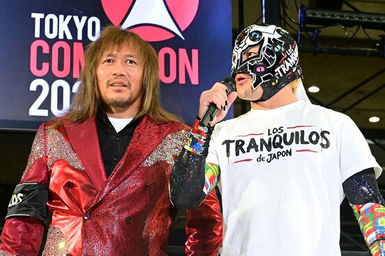 東京コミコンのトークショーに参加した内藤哲也(左)とBUSHI