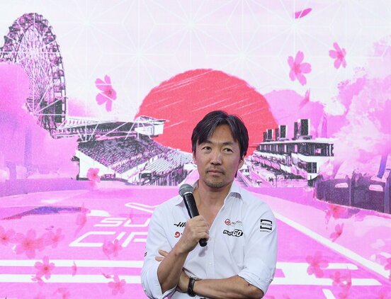 イベントに登場したハース・小松礼雄代表