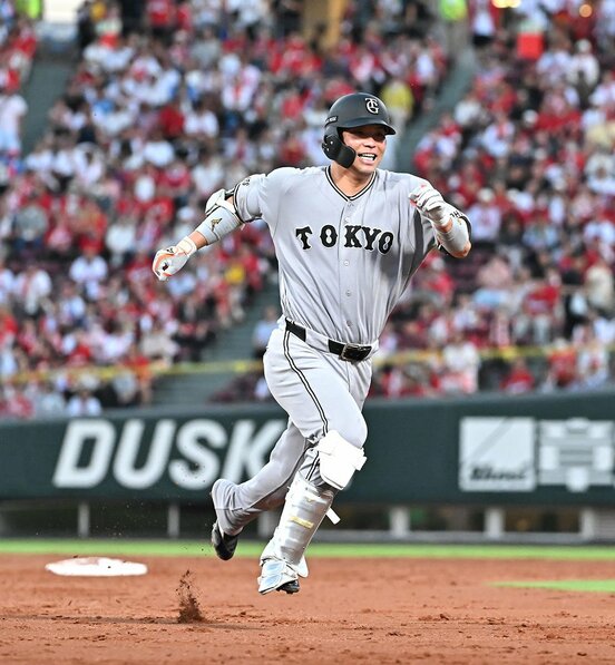 気迫のプレーを見せた巨人・大城卓三