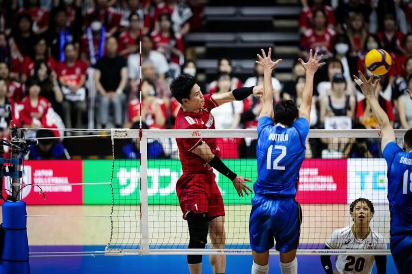 スパイクを放つ西田有志（Volleyball World提供）