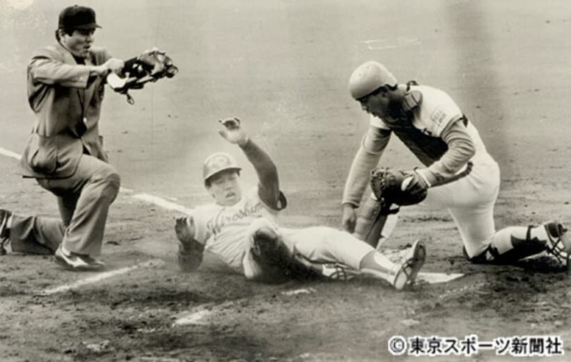  １９８６年の日本シリーズ第４戦で先制のホームを陥れる正田
