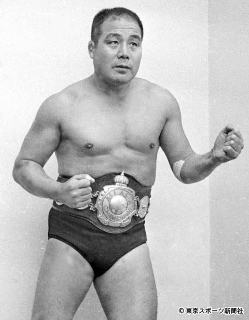  アジアヘビー級のベルトを巻く大木金太郎さん（１９７２年）