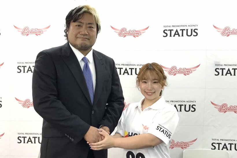 プロデューサーの諏訪魔（左）とＳＵＮＮＹ（サニー）