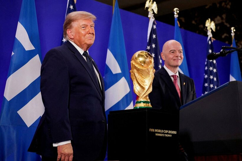 ＦＩＦＡのインファンティノ会長（右）とトランプ大統領（ロイター）