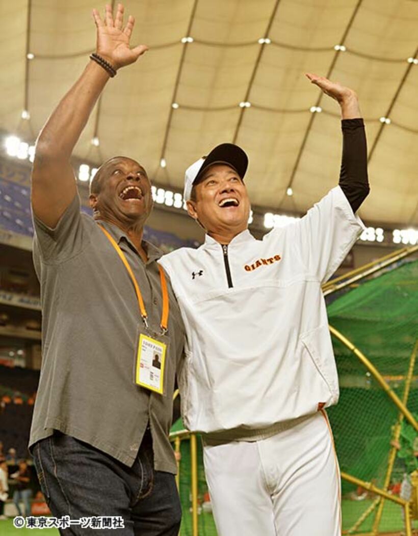  試合前はクロマティ氏（左）と旧交を温めた原監督だったが…