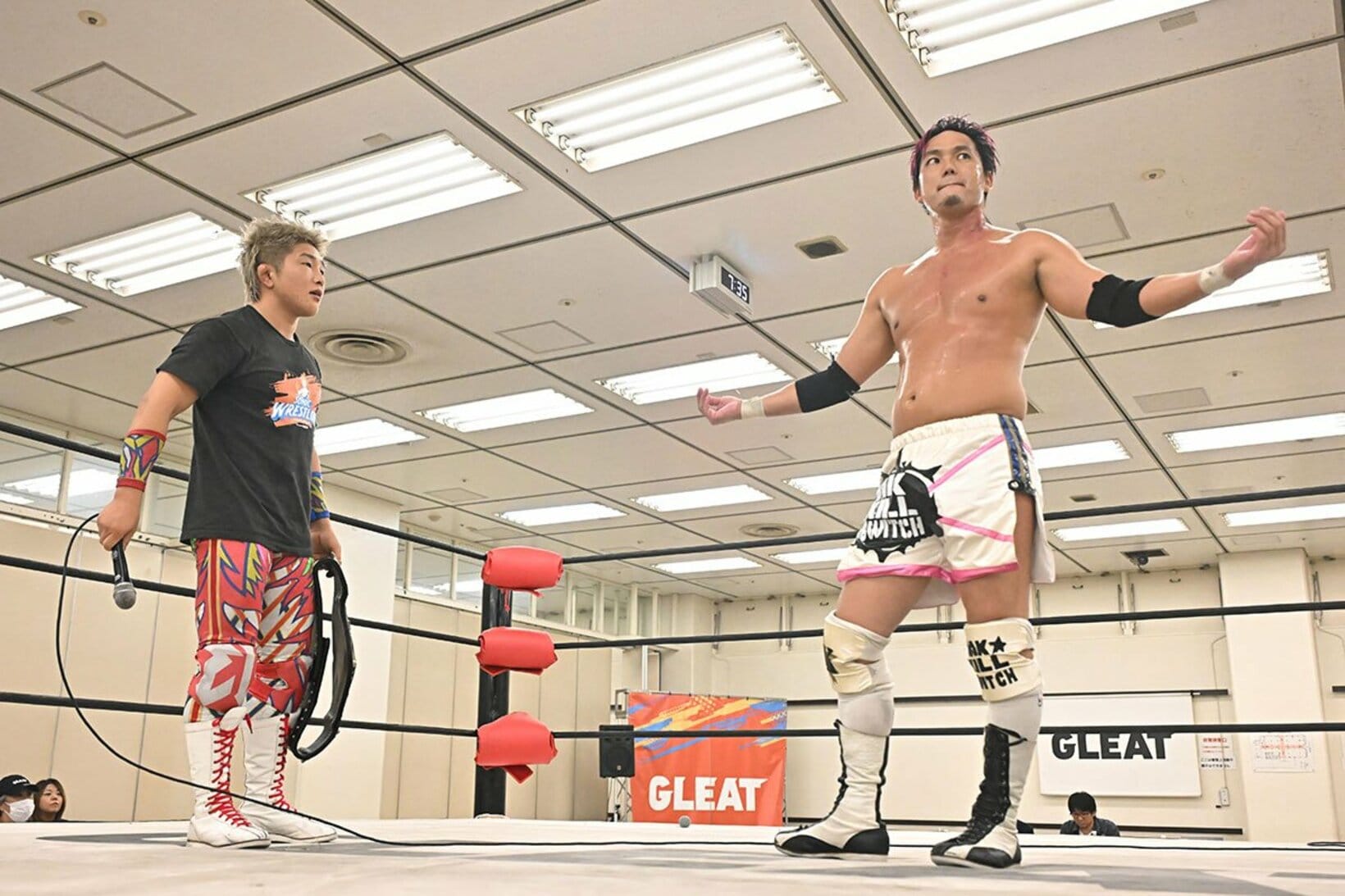 小峠篤司(右)とのタイトル戦を予告したエル・リンダマン　