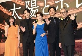  左から森マリア、町田啓太、檀れい、石丸幹二、水谷豊（東スポWeb）