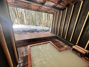 竹林を望める「かぐや」