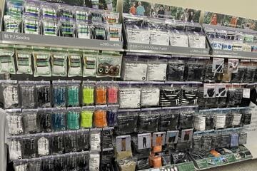 彩り鮮やかなコンビニエンスウェア売り場はここまで拡大した