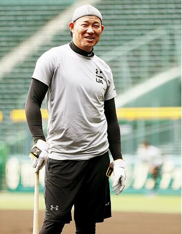  自主練習再開でオンライン会見に臨んだ福留（阪神タイガース提供）