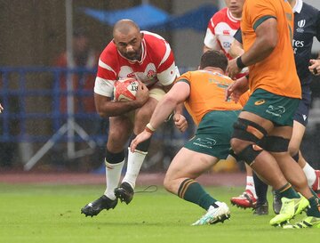 いつもと変わらぬ堅実なプレーを見せたリーチ・マイケル(左)