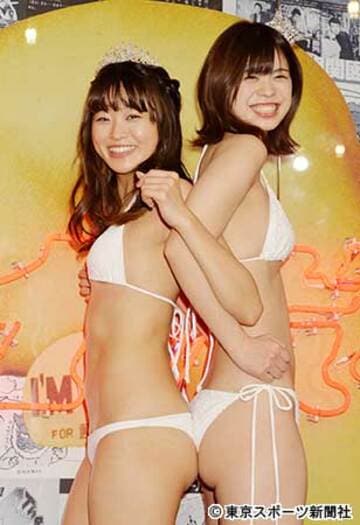  グランプリに輝いた島崎由莉香（左）と準グランプリの武井玲奈