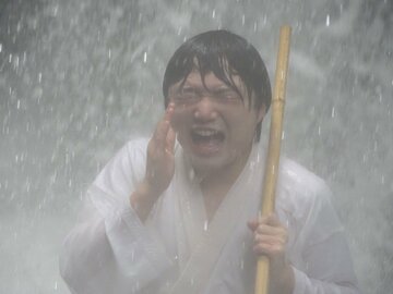 滝業をする小山雄大