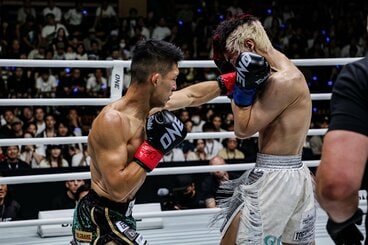 パンチを打つ野杁正明（ⓒONE Championship）