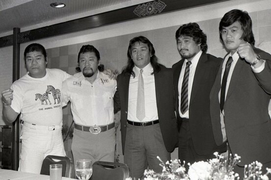 新日本を離脱した（左から）寺西勇、アニマル浜口、長州力、谷津嘉章（84年9月）
