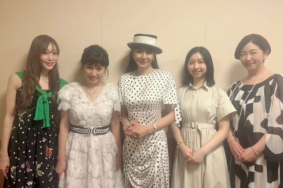 (左から)末延麻裕子、大西亜里、神田うの、三浦舞夏、中井美穂