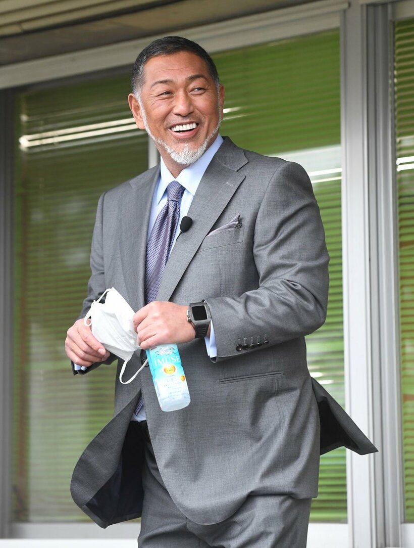  中日二軍キャンプ地の読谷を訪問した清原和博氏（東スポWeb）