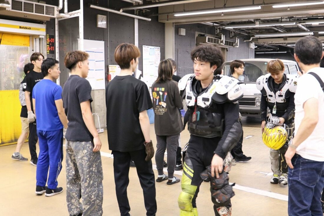 優勝戦が不成立となり、発走ピットから引き揚げてくる黒川京介