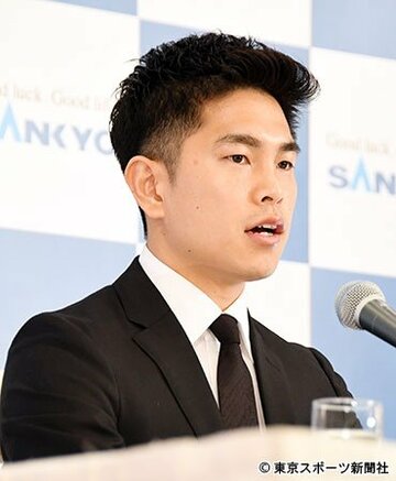  引退を発表した井岡一翔