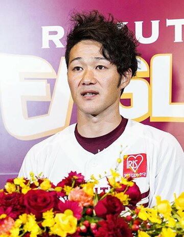  引退会見を行った久保（楽天野球団提供）